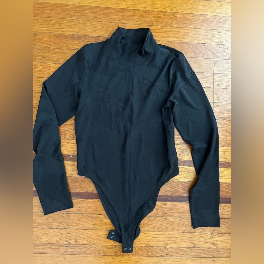 NIKE Tech Pack Women's Bodysuit Black Floral Jacquard Turtleneck DQ6996 M medium